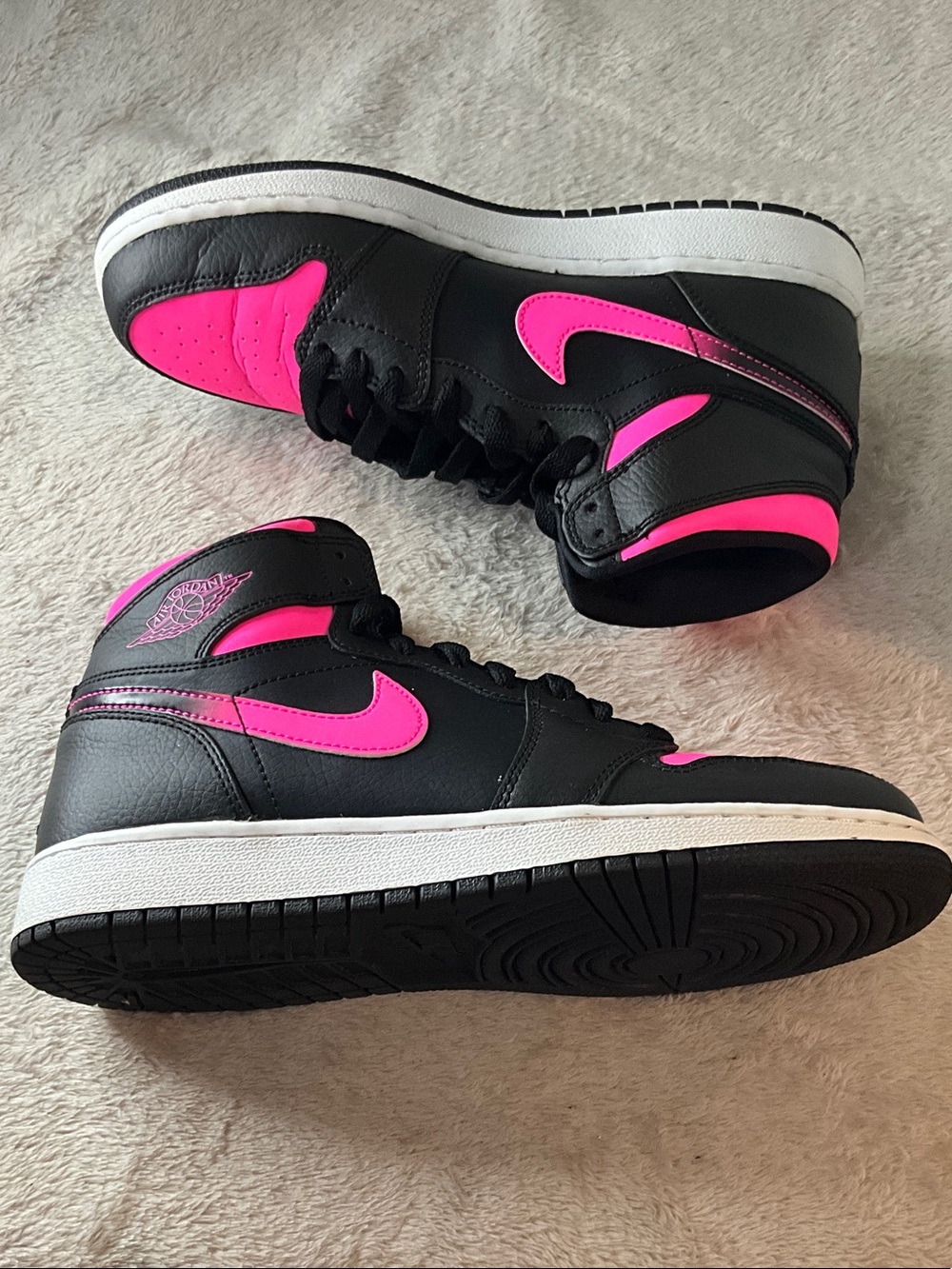 Nike Air Jordan 1 Retro High “Black Hyper Pink” Sneakers-Size 6Y - Picture 7 of 13